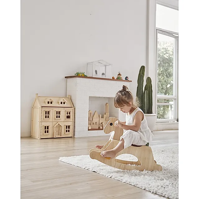 schaukelpferd-modern-rustic-palomino-353189518