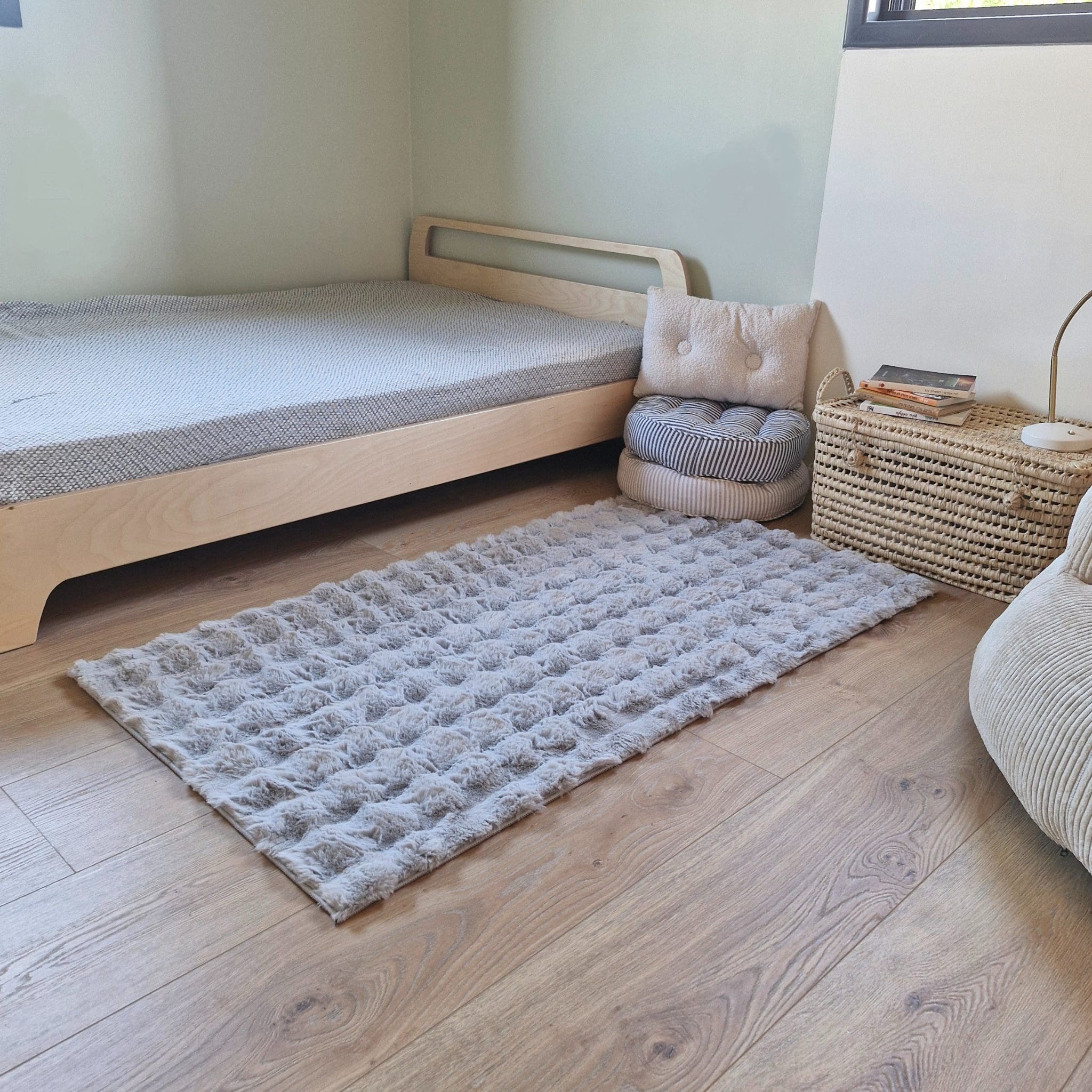 שטיח רך צד מיטה