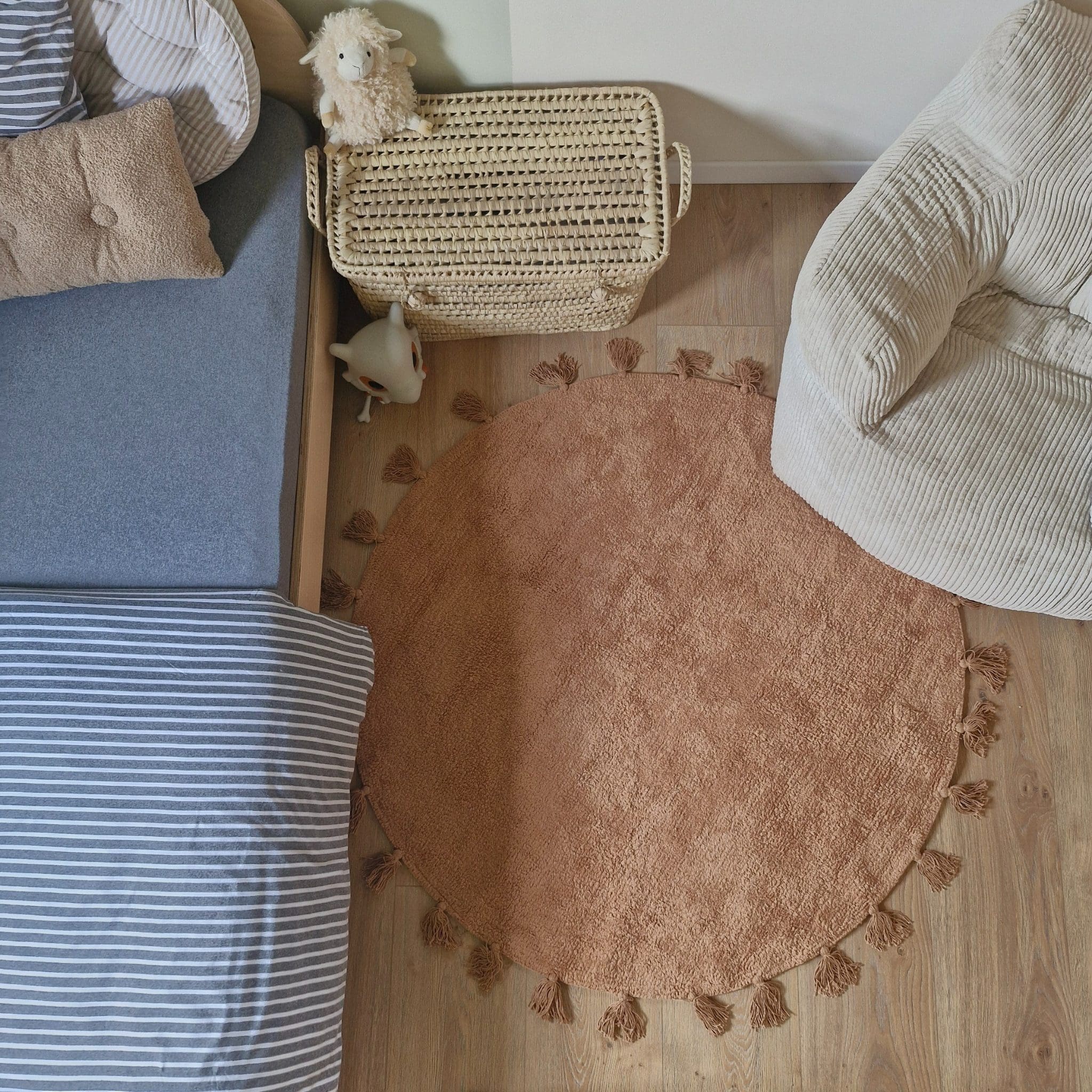 שטיח עגול חום חדר ילדים