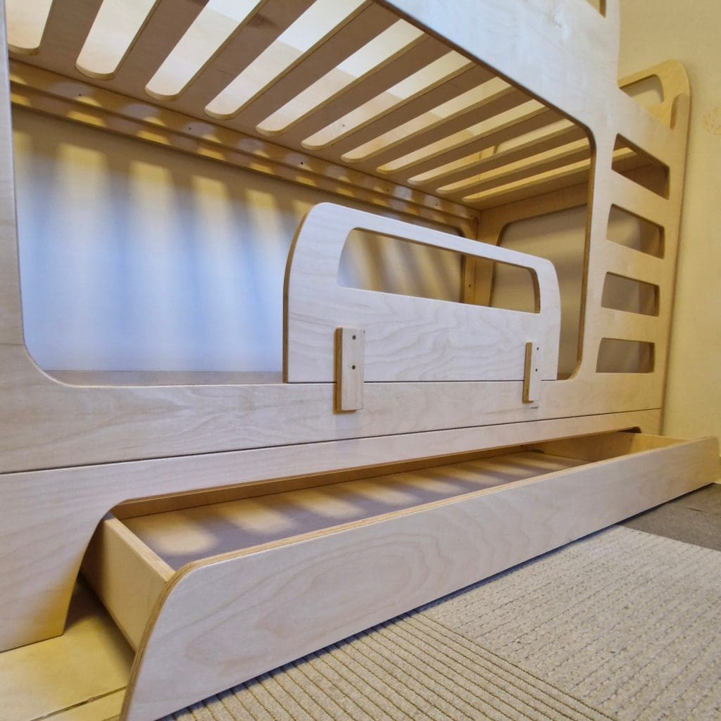 מיטת קומותיים לילדים